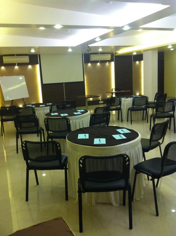 Hotel Pristine Residency Ahmedabad Extérieur photo