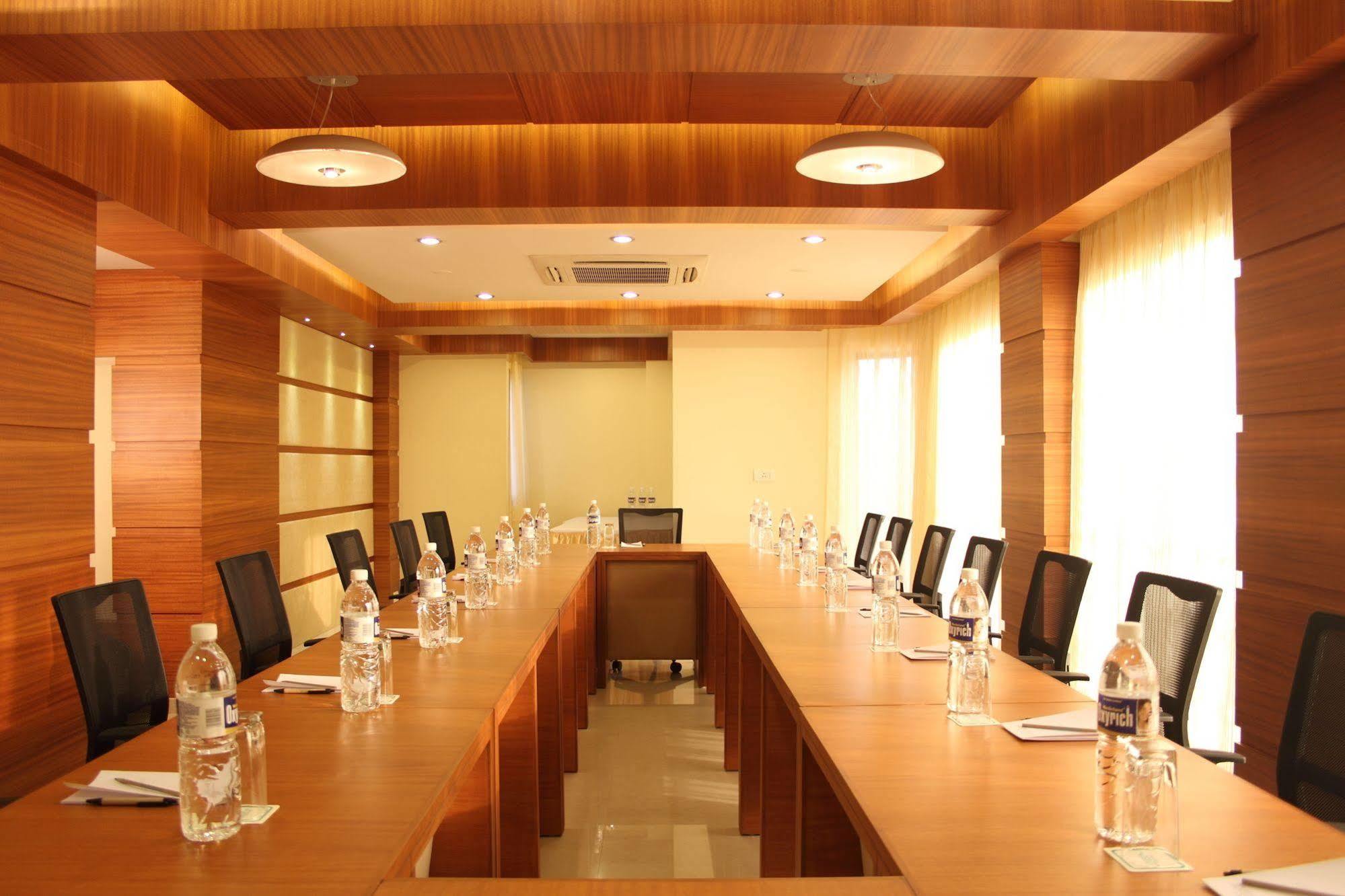Hotel Pristine Residency Ahmedabad Extérieur photo