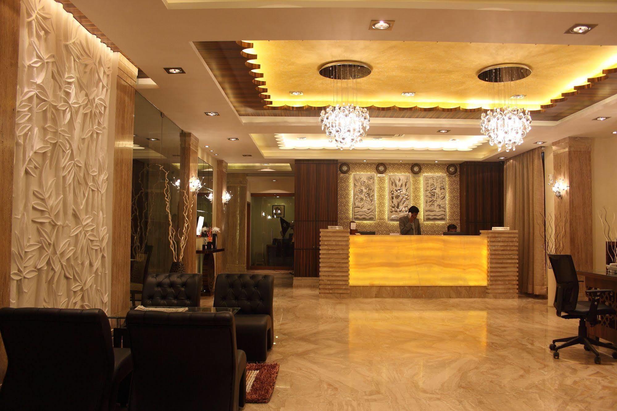Hotel Pristine Residency Ahmedabad Extérieur photo