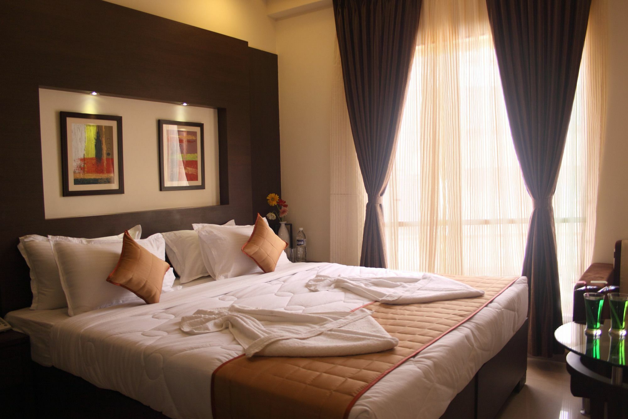 Hotel Pristine Residency Ahmedabad Extérieur photo